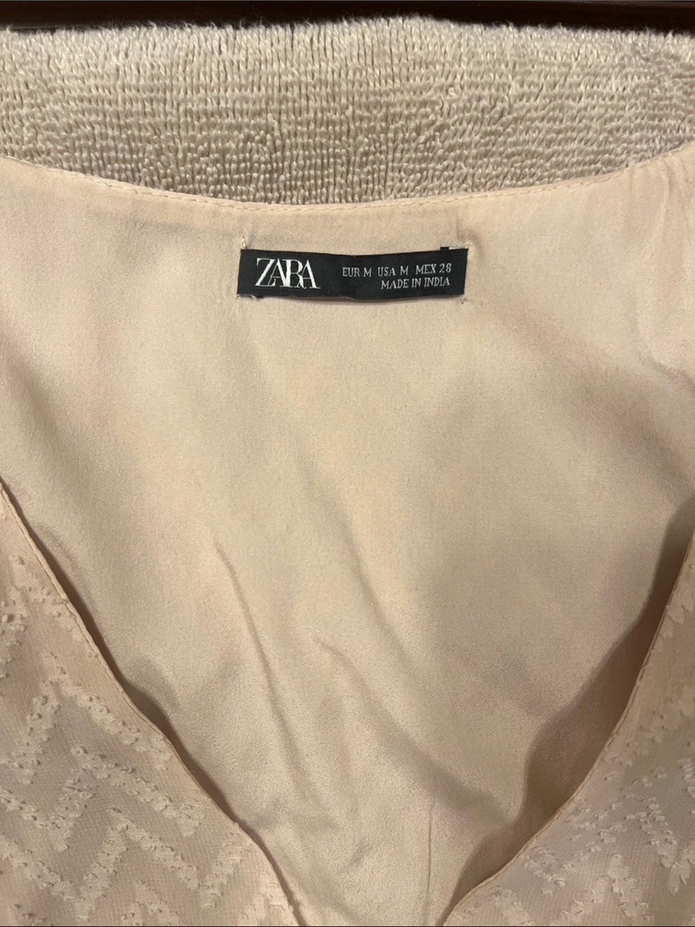 Zara blush pink chevron midi dress flutter sleeves, a button-front design - Picture 7 of 9